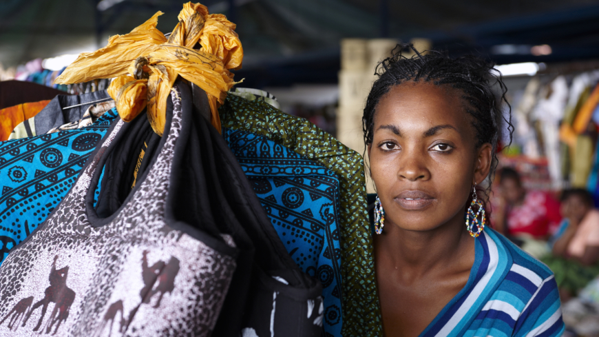 I vissa låginkomstländer står valet mellan mat på bordet eller mensskydd. Foto: Shutterstock